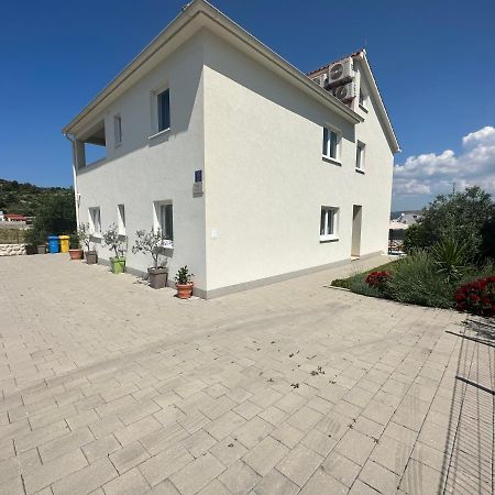 Holiday Home Mb Ражань Экстерьер фото