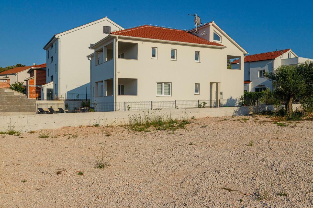 Holiday Home Mb Ражань Экстерьер фото
