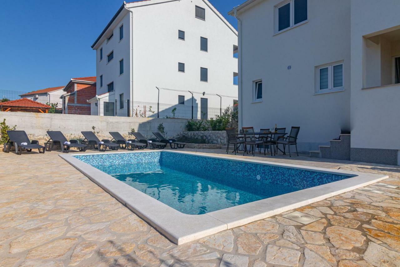 Holiday Home Mb Ражань Экстерьер фото